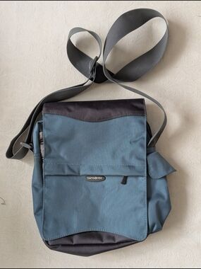 Samsonite Blue Gray Unisex Crossbody Bag Zip Flap Pockets Adjustable Strap